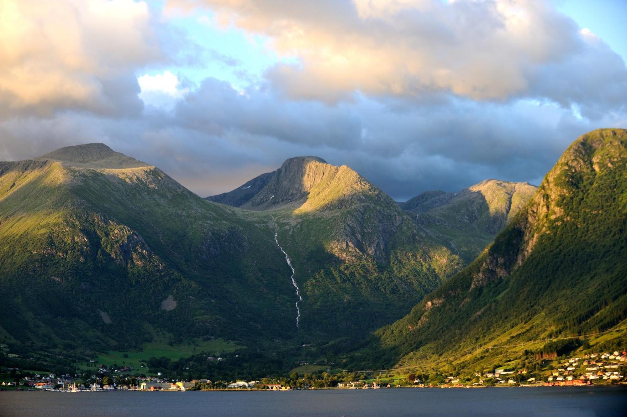 Rosendal Fjordhotel 외부 사진